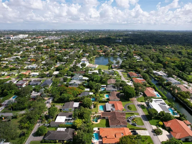 6485 SW 52nd St, Miami FL 33155