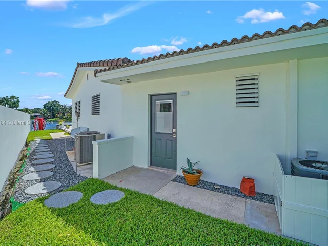 6485 SW 52nd St, Miami FL 33155