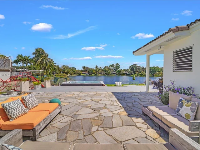 6485 SW 52nd St, Miami FL 33155