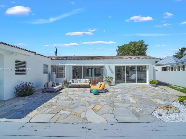 6485 SW 52nd St, Miami FL 33155