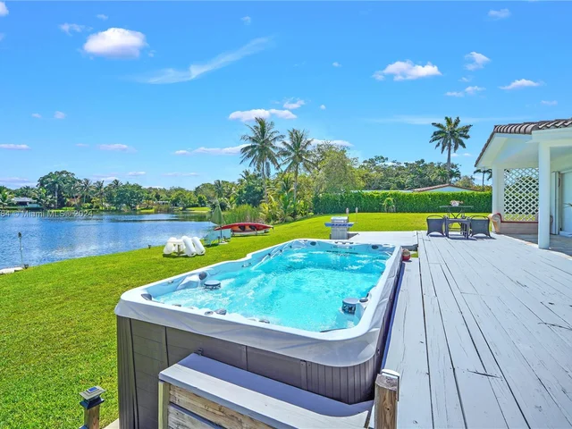 6485 SW 52nd St, Miami FL 33155