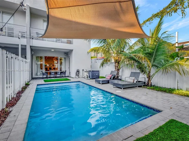 3570 SW 23rd St # 3570, Miami FL 33145