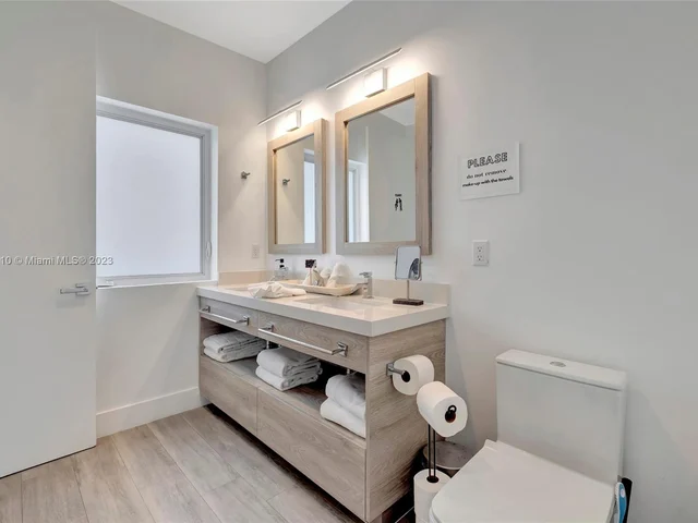 3570 SW 23rd St # 3570, Miami FL 33145