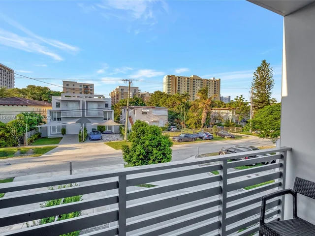 3570 SW 23rd St # 3570, Miami FL 33145