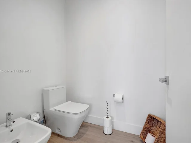 3570 SW 23rd St # 3570, Miami FL 33145