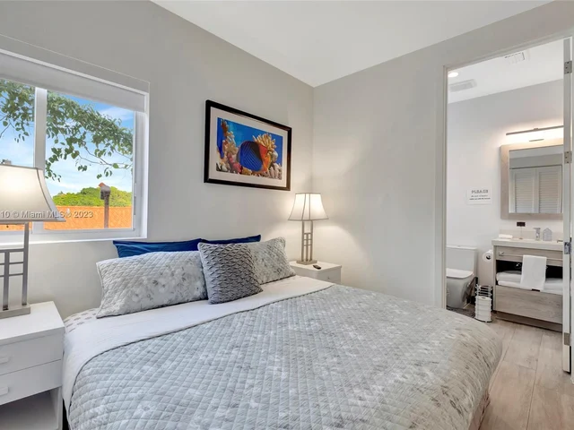 3570 SW 23rd St # 3570, Miami FL 33145