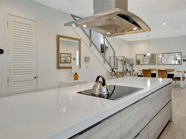 3570 SW 23rd St # 3570, Miami FL 33145