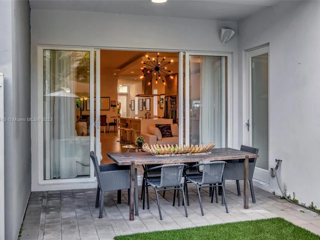 3570 SW 23rd St # 3570, Miami FL 33145