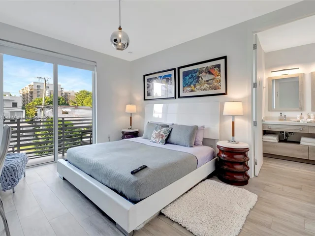 3570 SW 23rd St # 3570, Miami FL 33145