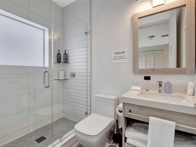 3570 SW 23rd St # 3570, Miami FL 33145