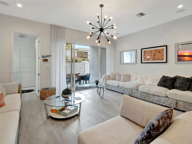 3570 SW 23rd St # 3570, Miami FL 33145