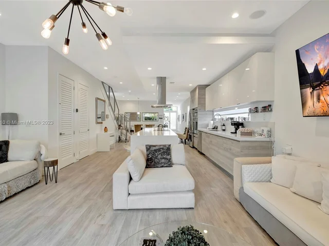 3570 SW 23rd St # 3570, Miami FL 33145