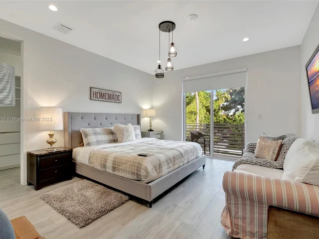 3570 SW 23rd St # 3570, Miami FL 33145