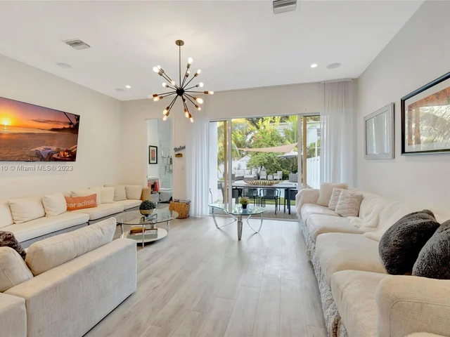 3570 SW 23rd St # 3570, Miami FL 33145