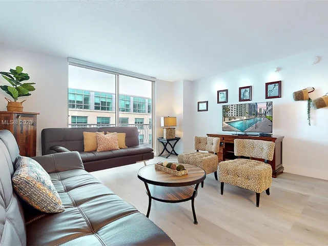 1200 Brickell Bay Dr # 3814, Miami FL 33131