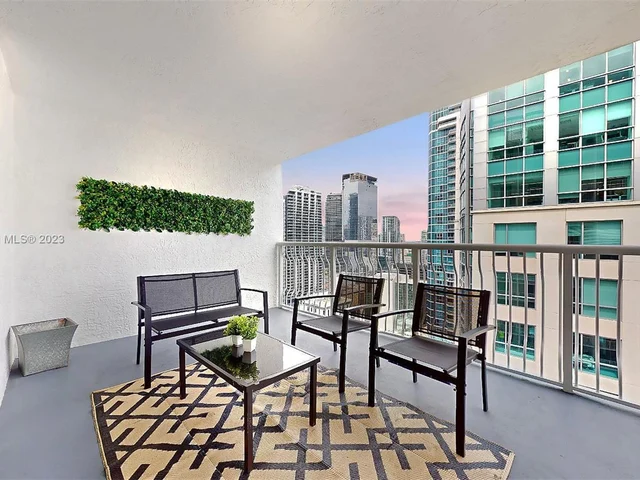 1200 Brickell Bay Dr # 3814, Miami FL 33131