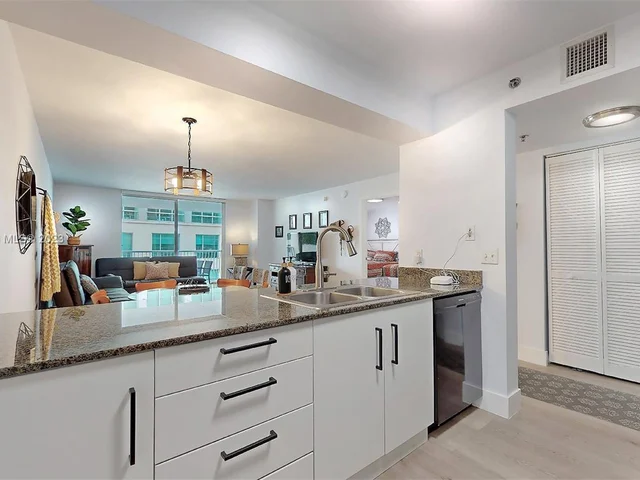 1200 Brickell Bay Dr # 3814, Miami FL 33131