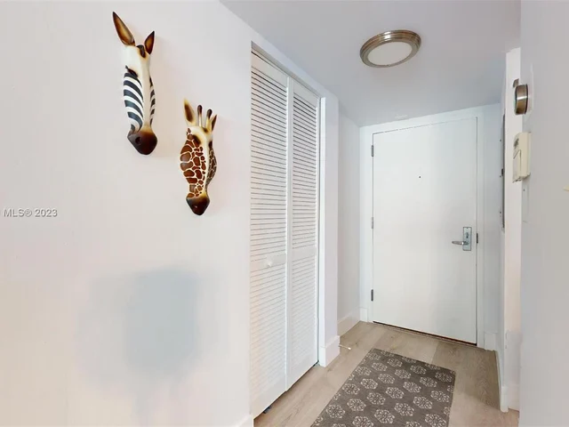 1200 Brickell Bay Dr # 3814, Miami FL 33131