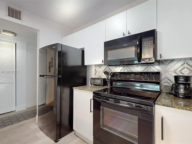 1200 Brickell Bay Dr # 3814, Miami FL 33131