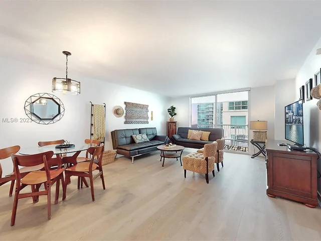 1200 Brickell Bay Dr # 3814, Miami FL 33131