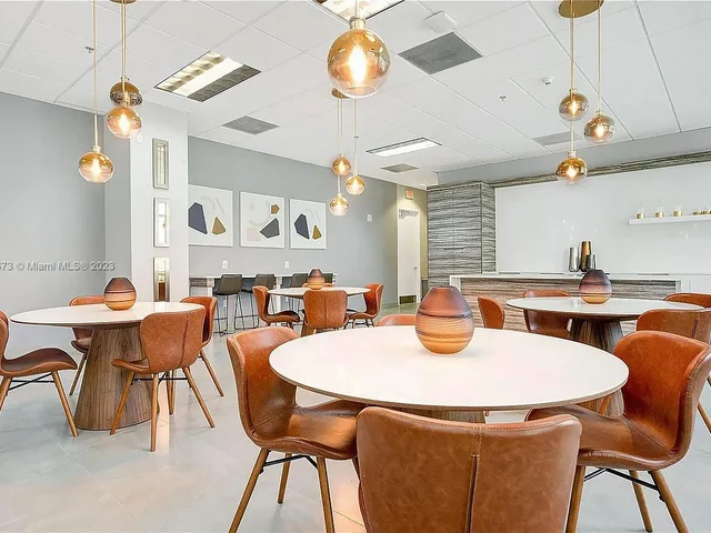 1200 Brickell Bay Dr # 3814, Miami FL 33131