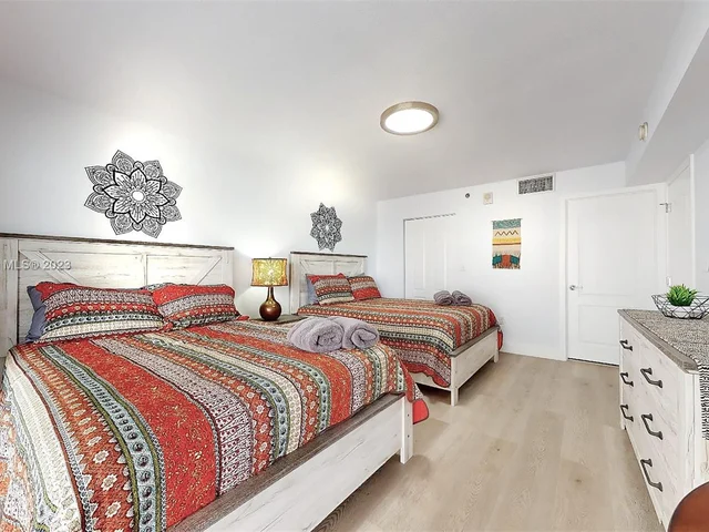 1200 Brickell Bay Dr # 3814, Miami FL 33131