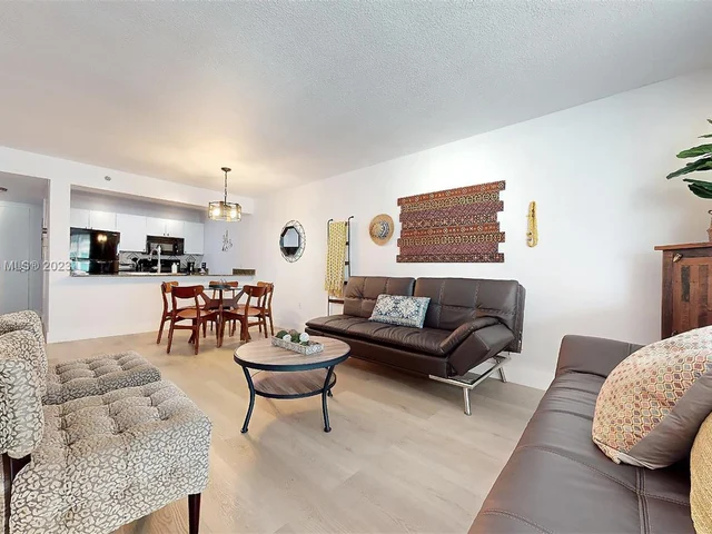 1200 Brickell Bay Dr # 3814, Miami FL 33131