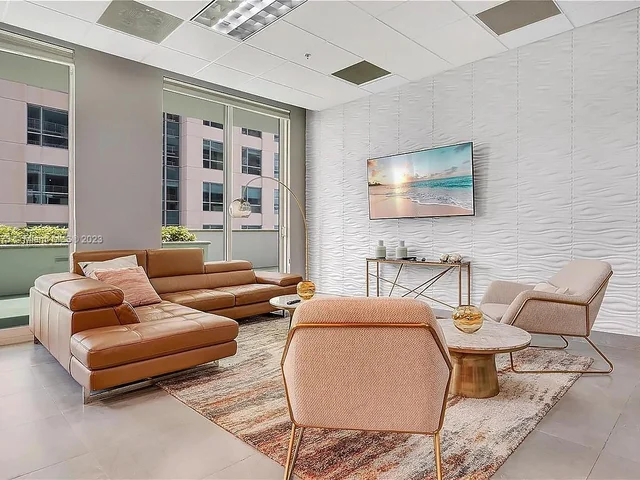 1200 Brickell Bay Dr # 3814, Miami FL 33131