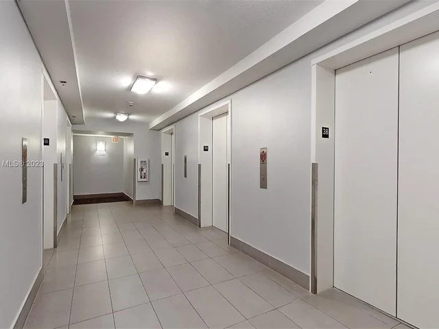 1200 Brickell Bay Dr # 3814, Miami FL 33131