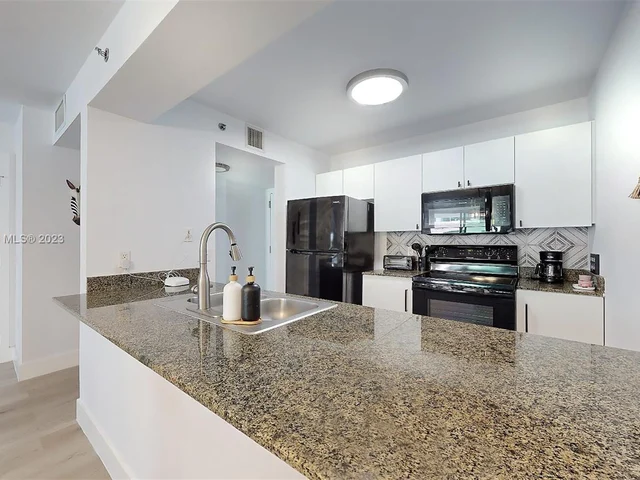 1200 Brickell Bay Dr # 3814, Miami FL 33131