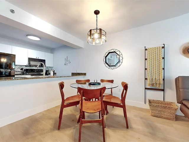 1200 Brickell Bay Dr # 3814, Miami FL 33131