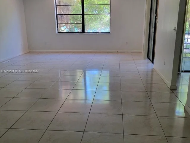 661 NE 195th St # 215, Miami FL 33179