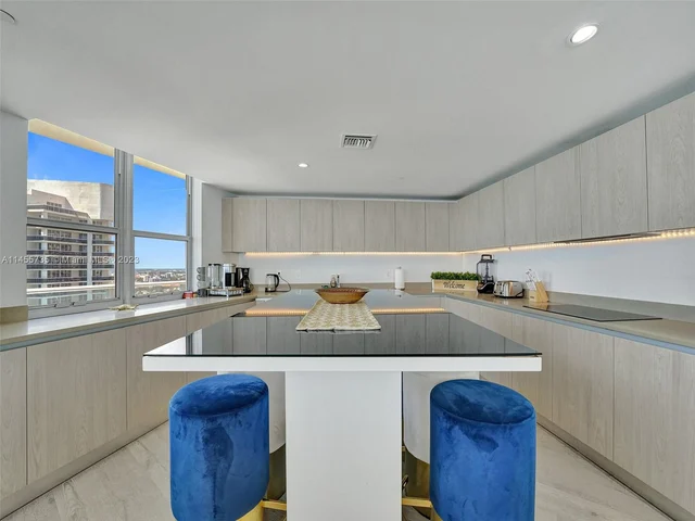 4111 S Ocean Dr, Hollywood FL 33019