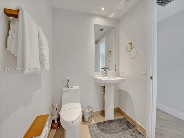 4111 S Ocean Dr, Hollywood FL 33019