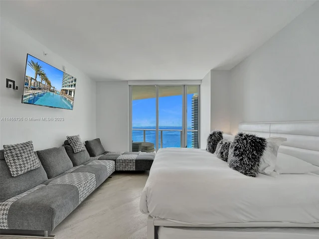 4111 S Ocean Dr, Hollywood FL 33019