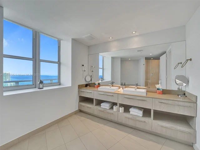 4111 S Ocean Dr, Hollywood FL 33019