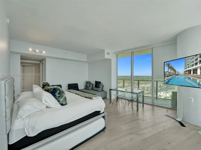 4111 S Ocean Dr, Hollywood FL 33019