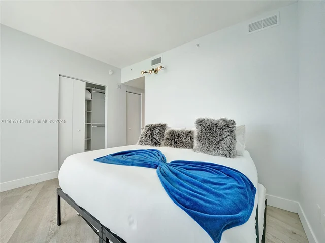 4111 S Ocean Dr, Hollywood FL 33019