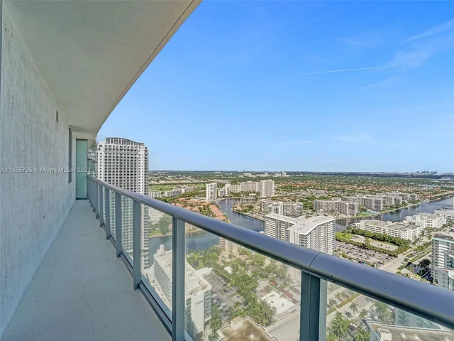 4111 S Ocean Dr, Hollywood FL 33019