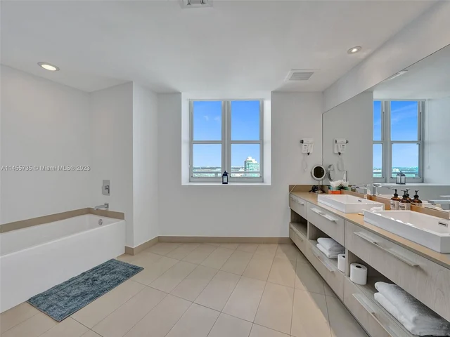 4111 S Ocean Dr, Hollywood FL 33019