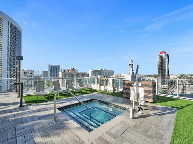 4111 S Ocean Dr, Hollywood FL 33019