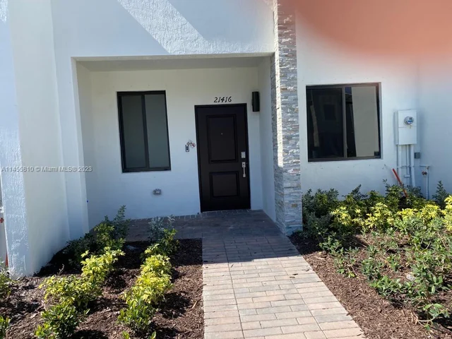 21416 NE 3rd Path # 21416, Miami FL 33179