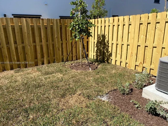 21416 NE 3rd Path # 21416, Miami FL 33179