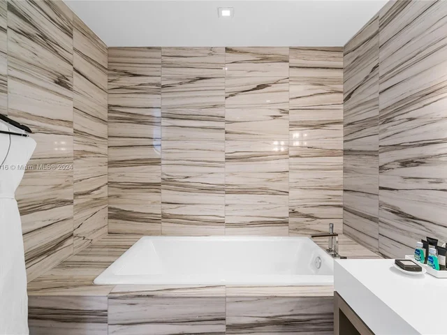 2201 Collins Ave # 1429, Miami Beach FL 33139