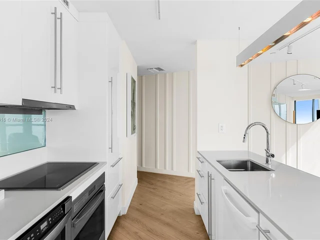 2201 Collins Ave # 1429, Miami Beach FL 33139