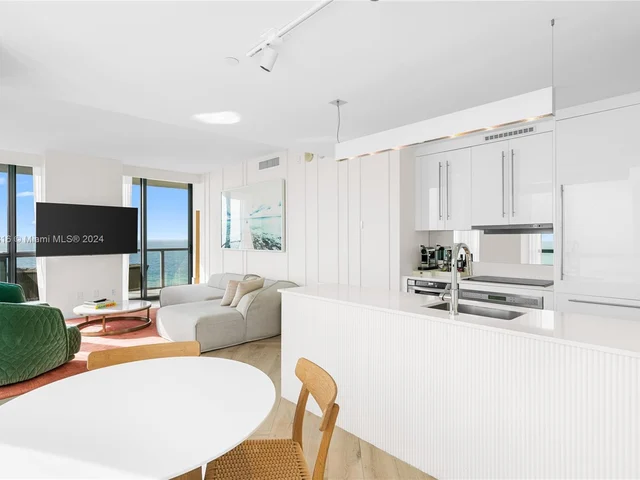 2201 Collins Ave # 1429, Miami Beach FL 33139