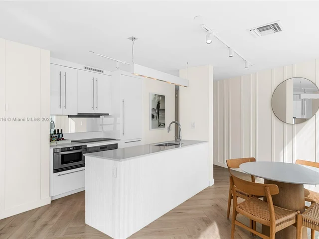 2201 Collins Ave # 1429, Miami Beach FL 33139