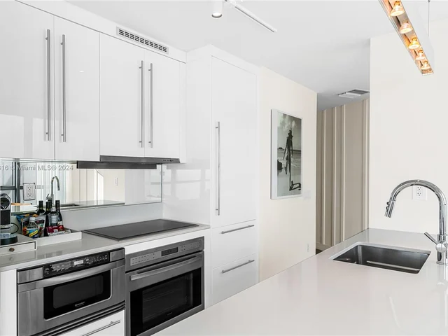 2201 Collins Ave # 1429, Miami Beach FL 33139