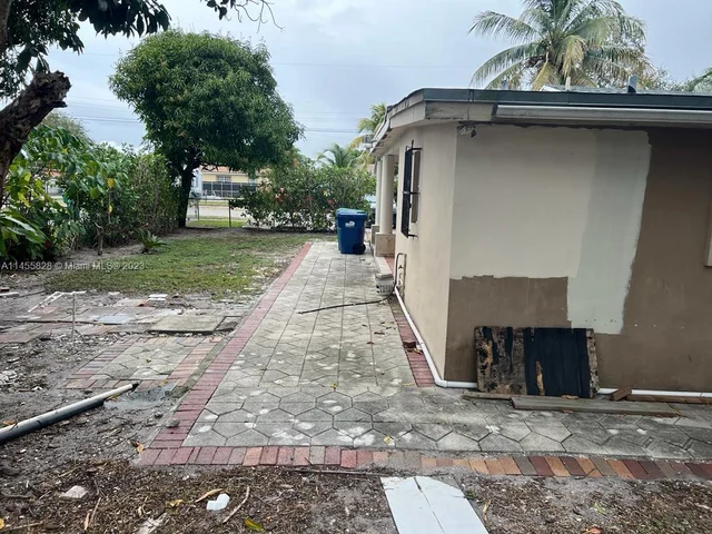 2350 NW 104th Ter, Miami FL 33147