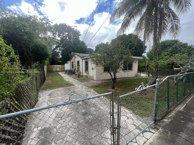 2350 NW 104th Ter, Miami FL 33147